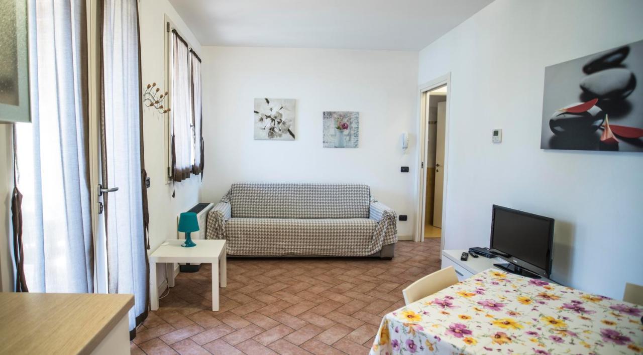 Residence Karina モニーガ・デル・ガルダ エクステリア 写真